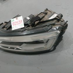 2018 Audi Q3 LEFT HEADLIGHT 