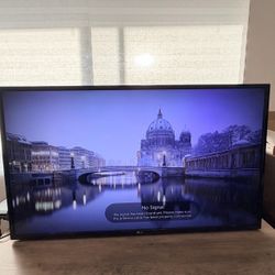 LG 4K UHD HDR Smart LED TV - 43" Class (42.5" Diag) Television