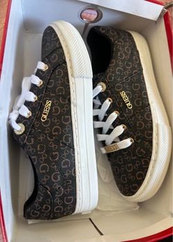 NEW  GUESS  Box  Tags  Size 6.5 women