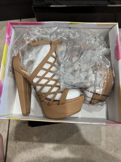 Size 6.5 Never Worn Tan Sandal Pumps 