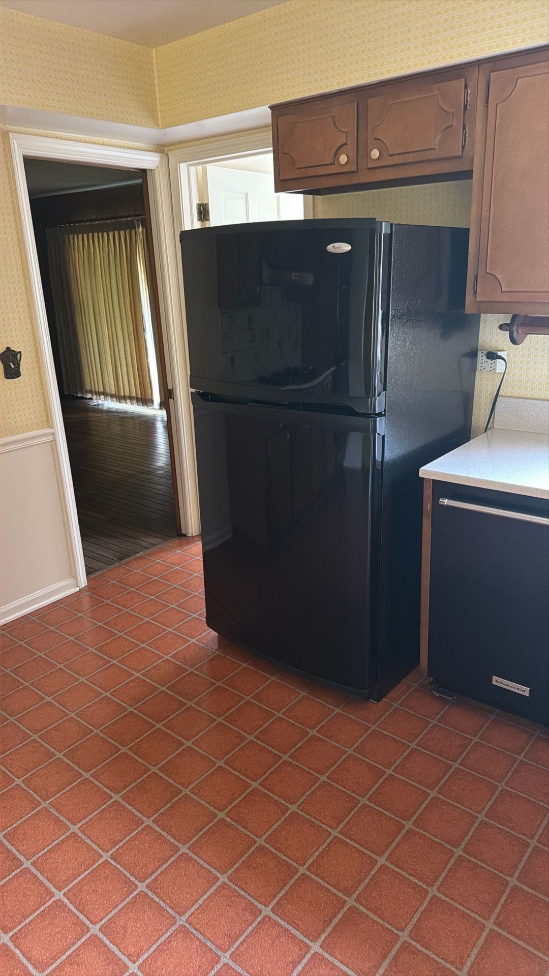 Black Whirl pool Gold Fridge