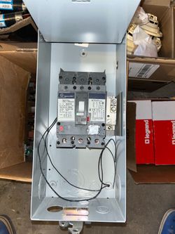 GE Spectra RMS 100A 3-Pole Shunt Trip Circuit Breaker in Rainproof Enclosure TE100R