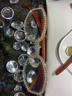 Millionaire Celebrity Glasses “Look Like Money” One (1) Unisex wooden frame with sparkling lab, diamond ice trim. Comes with a white protective case f