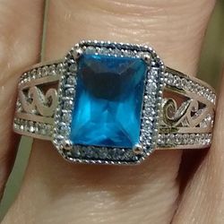 Very Beautiful 😻 New In Box Size 6 London Blue Topaz Ring! 💍