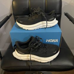 Hoka Kawana 2/ Size 6B Women’s $95