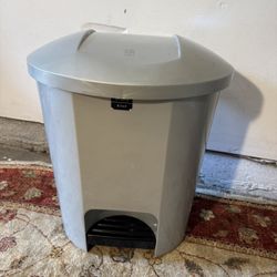 Kitchen Trash Can 