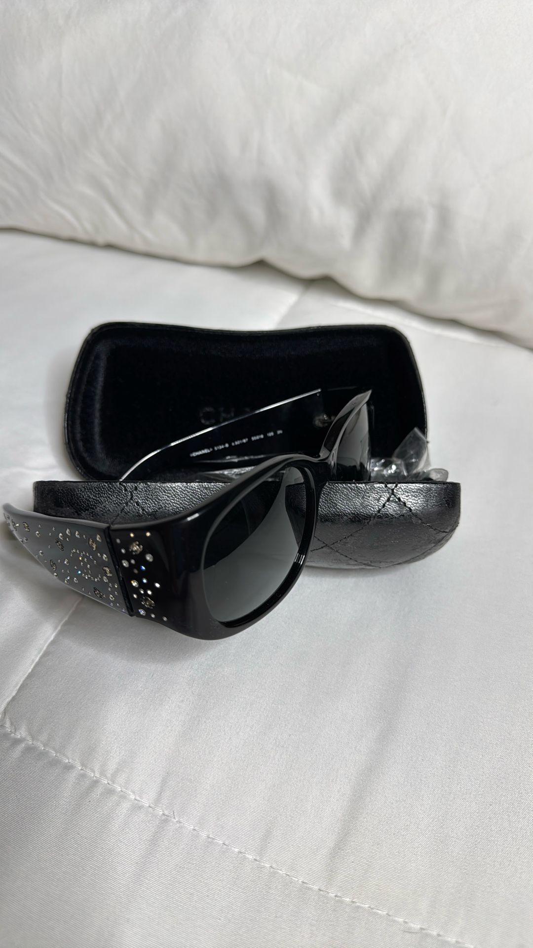 SUNGLASSES