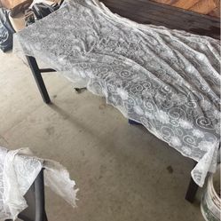 Table linen and lace