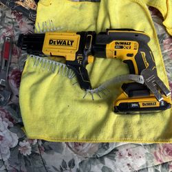 M20 Dewalt Drywall Screw On With Carriage And Excellent Condition