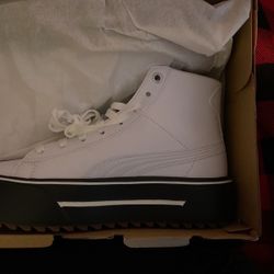 Pumas Shoe Size 7 Women 