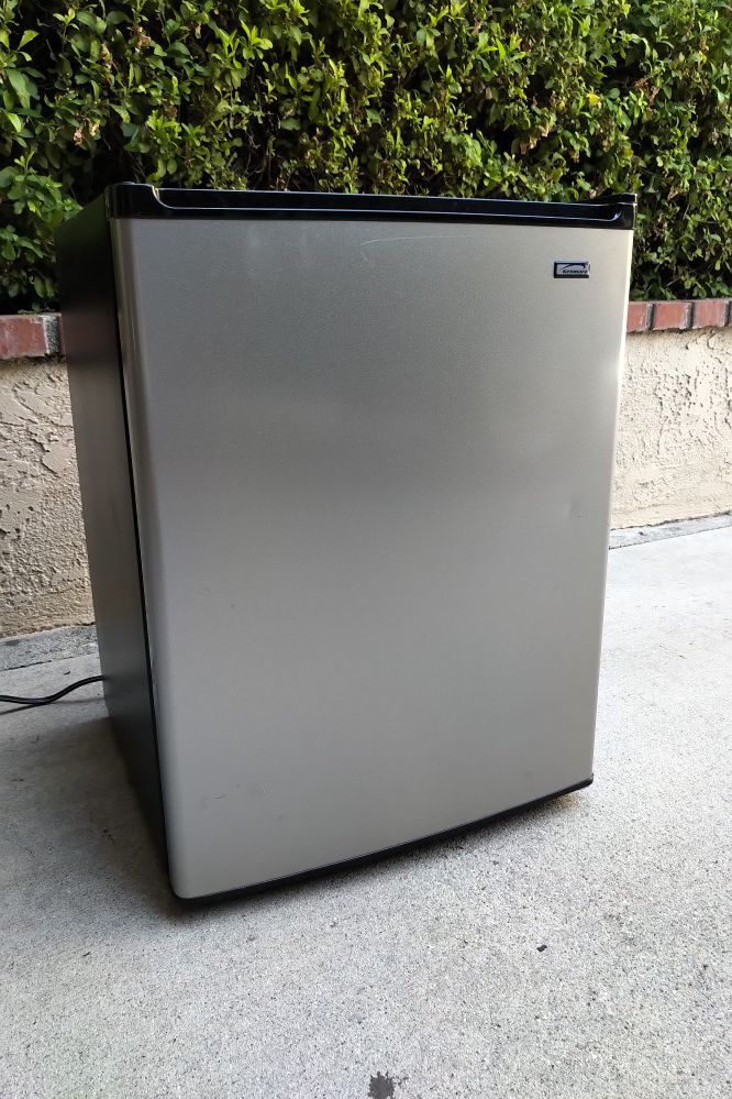 Kenmore mini fridge 2.5 cubic foot model 564.94256400