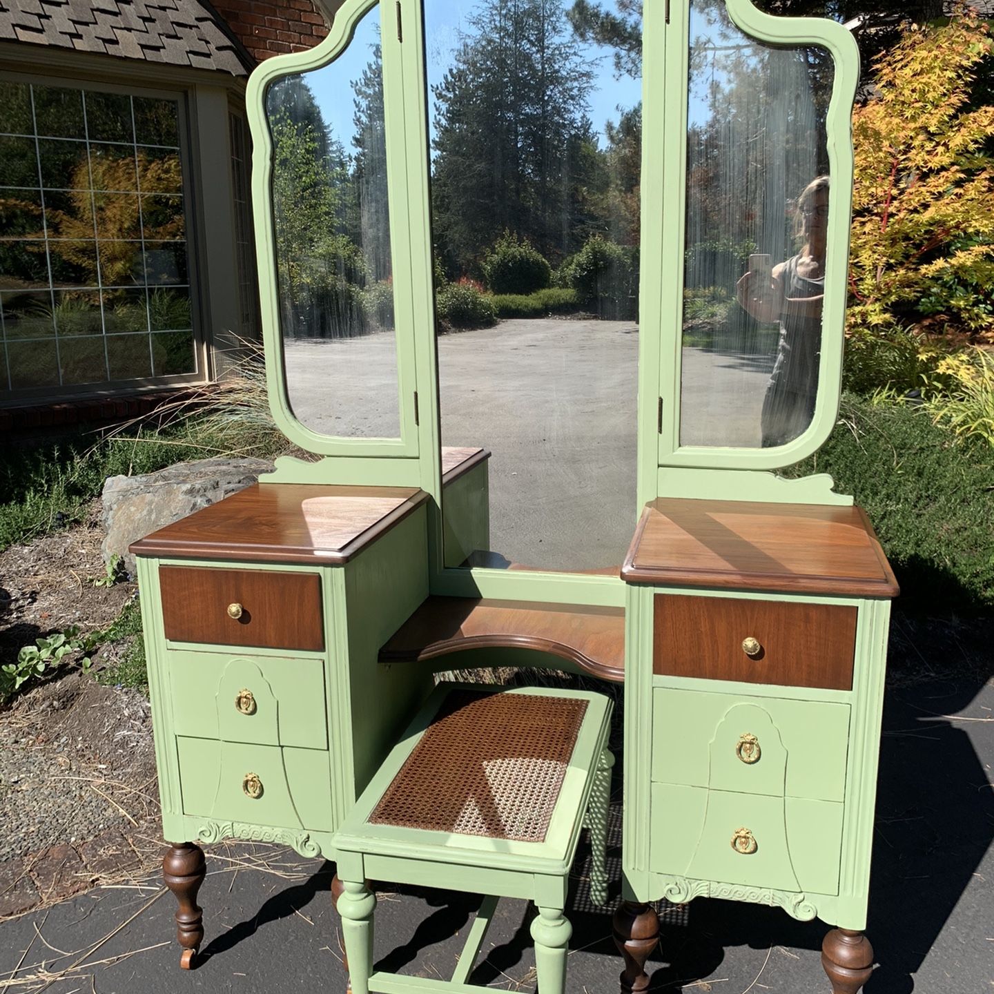 vintage vanity dresser with mirror Makeup Set & Cushioned Stool, Dressing Table with 4 Drawers, European Style Vanity Desk for Bedroom (Color : White+Silver, Size : 100x47x162cm) : Home & Kitchen including a large mirror with three customizable lighting modes for flawless grooming Antique Vanity Dresser Mirror 