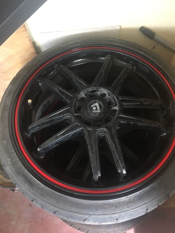 Rims 5 lugs off a Honda Civic si 18 in Matt black red lip