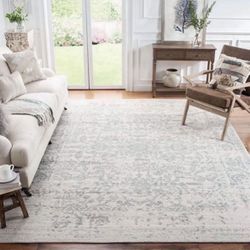 4ft X 6ft SAFAVIEH Madison Collection 4' x 6' Silver / Ivory MAD603G Oriental Snowflake Medallion Distressed Non-Shedding Living Room Bedroom Carpet