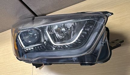 17–19 Ford Escape Front Right Passenger Headlight Halogen LED