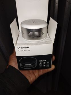 Magnetic Bluetooth speaker