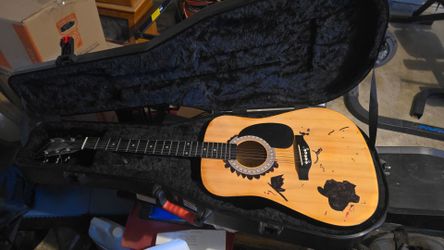 Gator Case w/ unkown make/model Guitar