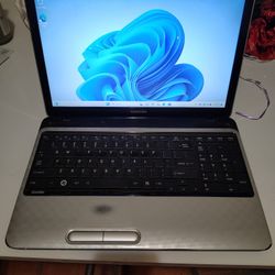 Toshiba Laptop Nice Clean Light New Windows 11 Microsoft Office Antivirus