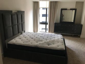 I have this bed room with 2 night stand
