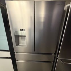 Hisense PureFlat 25.6-cu ft 4-Door Smart French Door Refrigerator in stainless stee