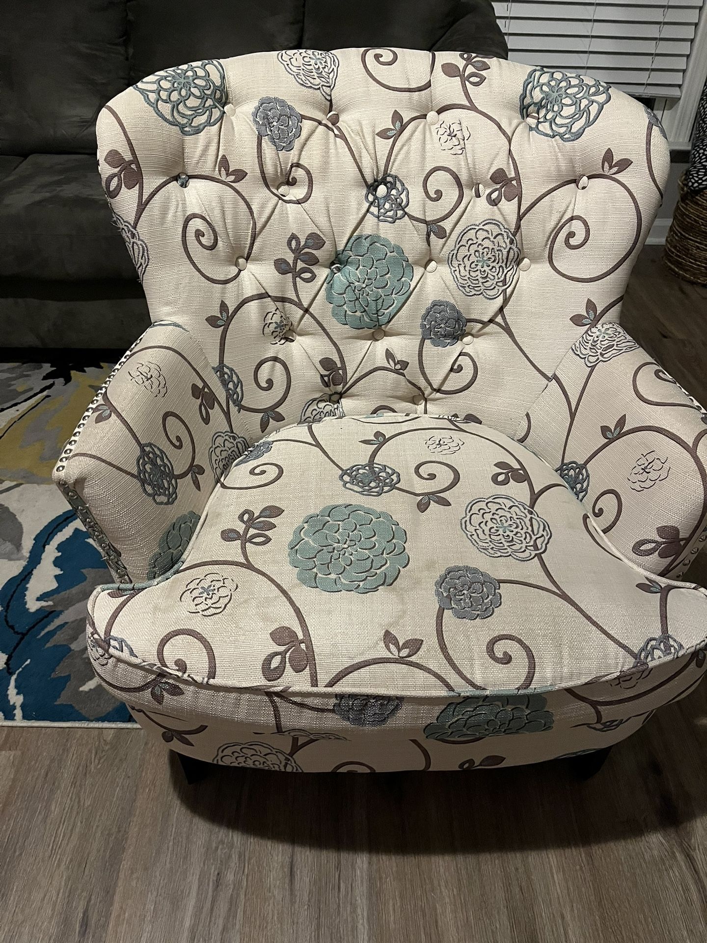 Accent Chairs 