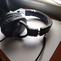 Audio-Technica ATH-M30x Professional Studio Monitor Headphones