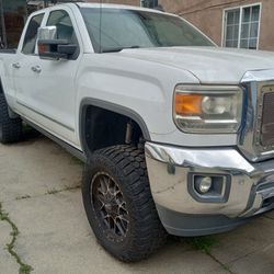 For Parts Or Sale 2017 GMC 2500 Diesel Needs Motor Or Oil Pump $20k O B O