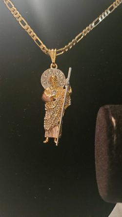 Cadena de oro laminado con dije de san judas de tres colores con sirconia y esclava