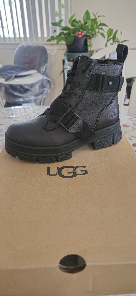 Ugg Women Ashton Lace Up Boots