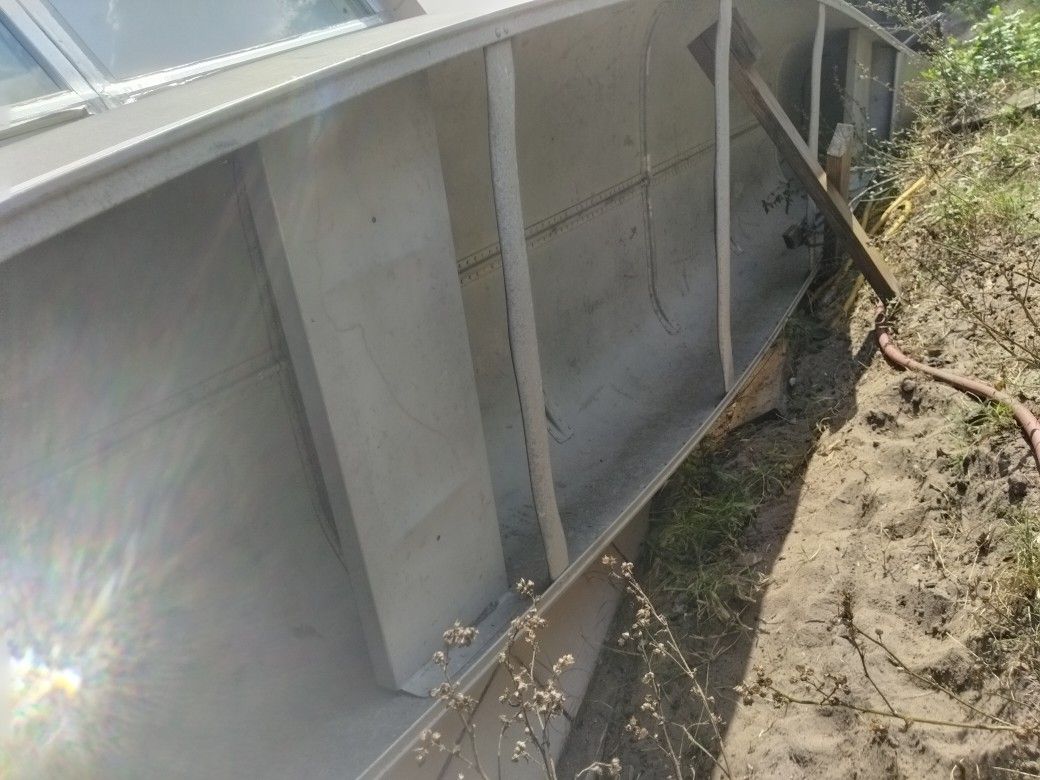 Canoe ( 15' Aluminum Canoe)