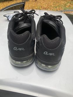 Non slip sneakers