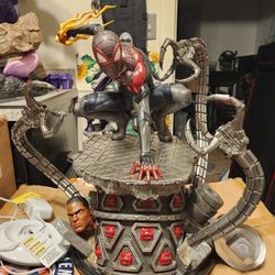 Spider-man statue