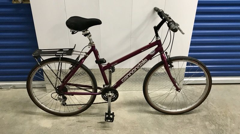 26” CANNONDALE M200 CAD1 21-SPEED HYBRID BIKE. EXCELLENT CONDITION!