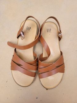 Girls Gap brand strappy sandals size 1