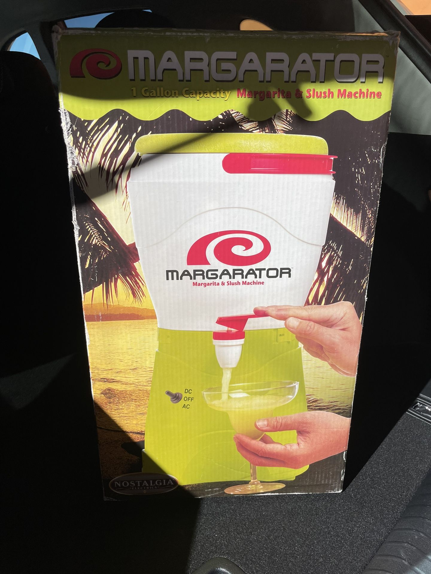 Nostalgia Margarator 1 Gallon Margarita-Making Machine Slushes With AC Adapter - Works Great - KEEPS SLUSHEE COLD!!!