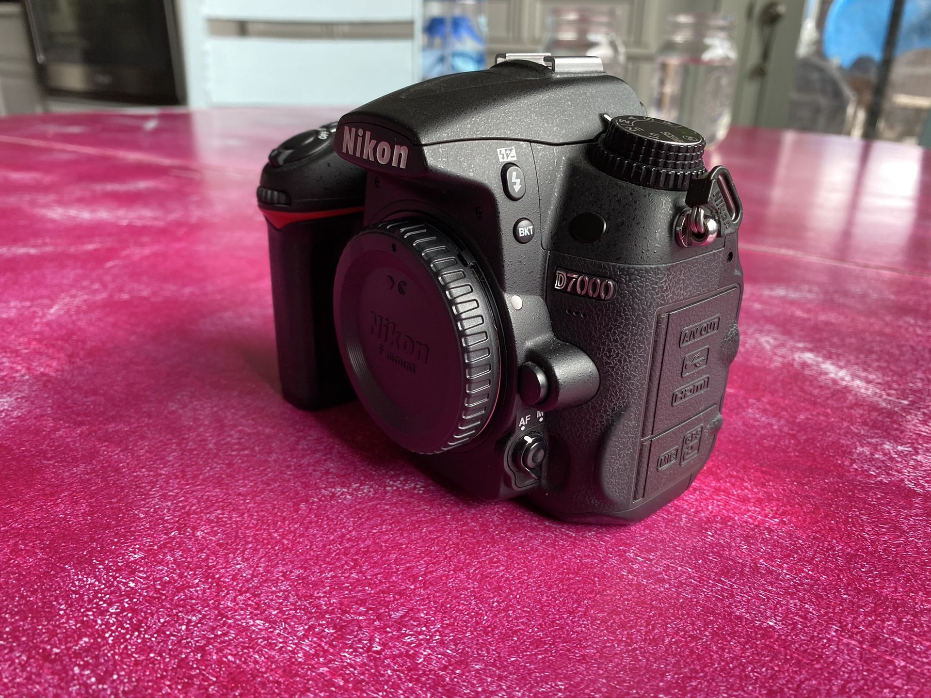 Nikon D7000 Kit 35mm & 18-200mm Lenses
