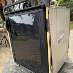 NORCOLD AC/DC Refrigerator and Freezer