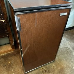 Vintage Magic Chef mini fridge 