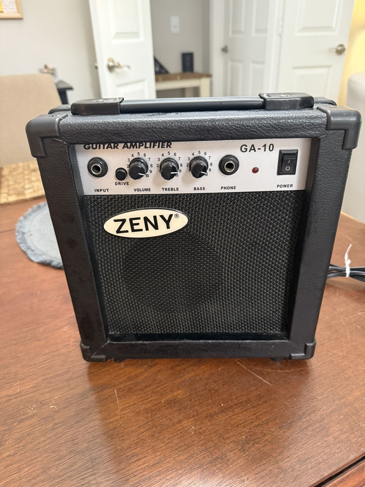 Zeny Electric Guitar Amp GA-10, Like New Condition