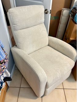 Recliner/Armchair (Like New)