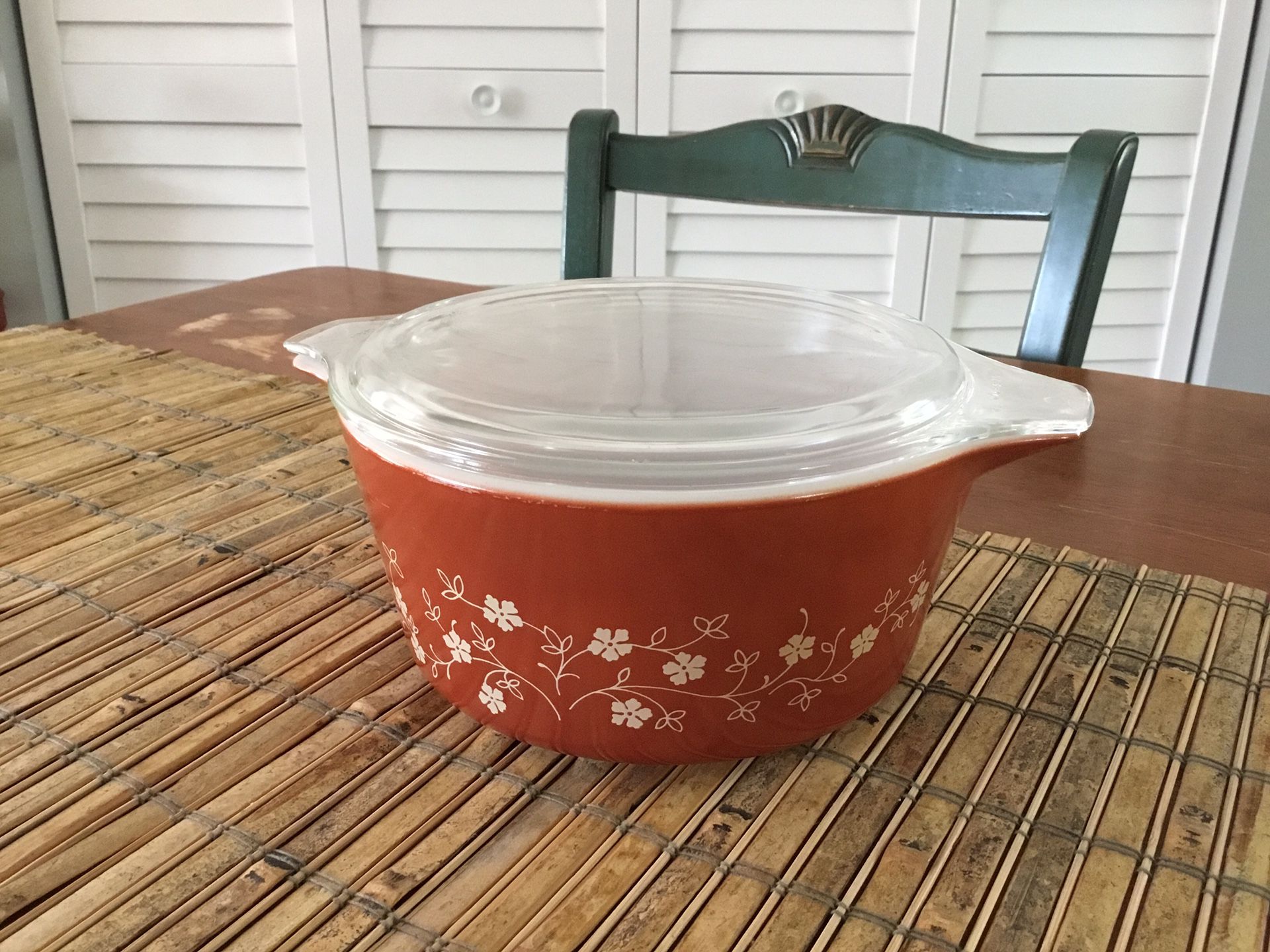 Vintage Pyrex 474-B Casserole Dish Trailing Flowers Rust Red 1.5 L With Lid