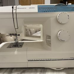 Huskylock sewing machine