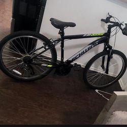 UP FOR SALE 26"  MENS SCHWIN ALUMINUM FRAME BIKE WITH GEARS IN EXCELLENT CONDITION 