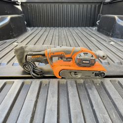 RIDGID 6.5 Amp Corded 3 in.W x 18 in.L Heavy-Duty Variable Speed Belt Sander w/AIRGUARD Technology