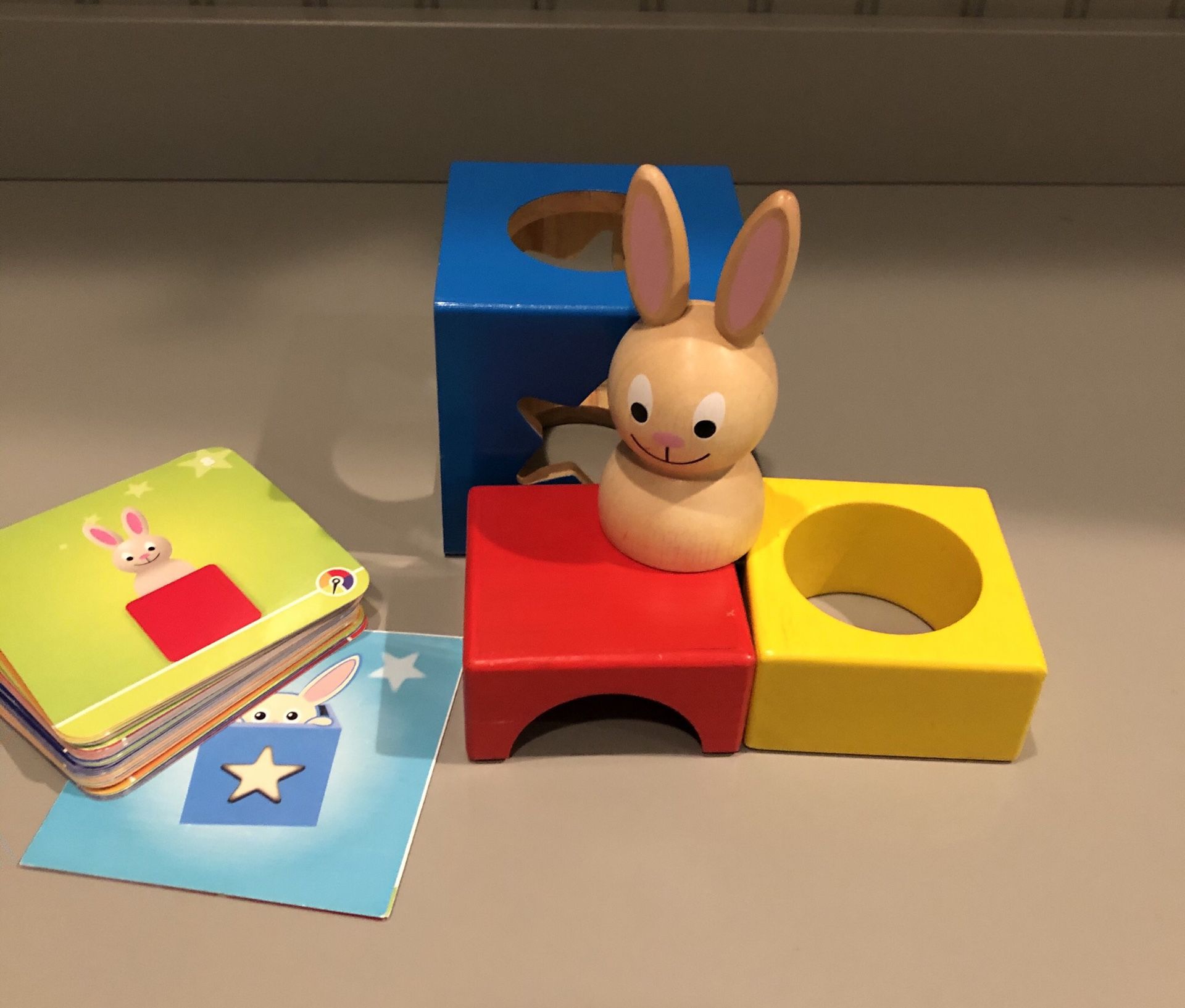 Peek a boo bunny puzzle—Smart Games