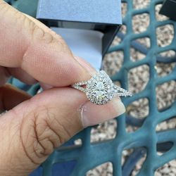 Pear Shape Diamond Ring 