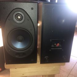 Polk Audio bookshelf speakers