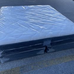 NEW MATTRESS KING SIZE PLUSH WITH BOX SPRING 