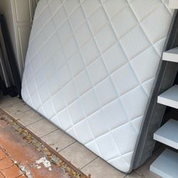 Queen Spring Mattress Like New 