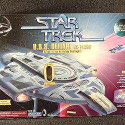 Playmates Star Trek USS Defiant NX-74205 Valiant Class Prototype Destroyer #007182